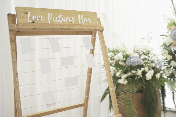 鼓舞人心的支架装饰，为婚礼照片展示图片下载