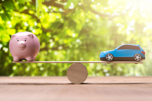 平衡汽车钱和购买扣除图片下载