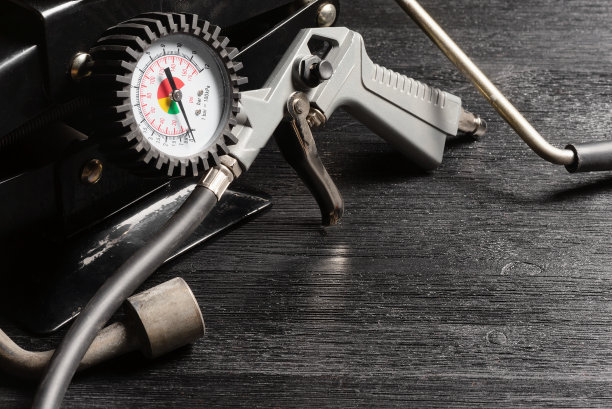 汽车轮胎服务。图片下载