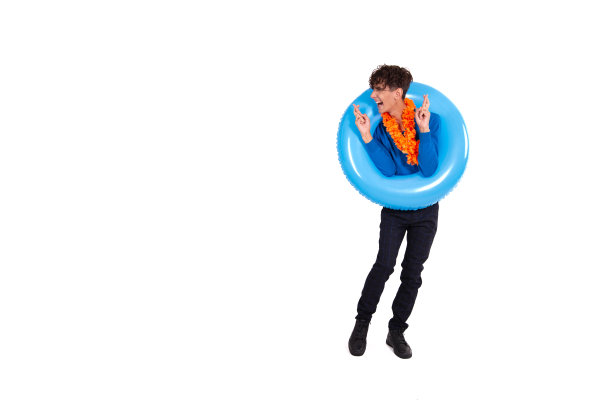 在假期工作和学习。一个有趣的好人和一个橡胶圈。图片下载