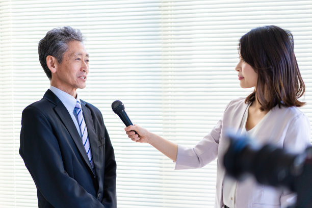 接受采访图片下载