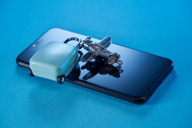 俯视图照片的玩具飞机模型在智能手机图片下载