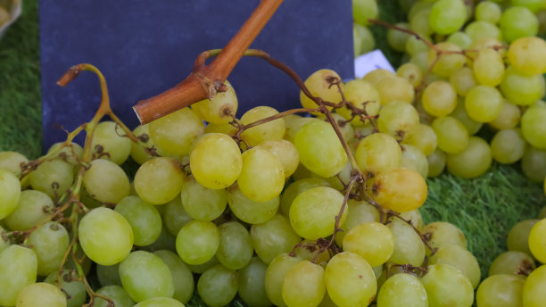 出售葡萄的摊位图片下载