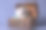 一个可爱的小老鼠在旧木箱上。图片下载