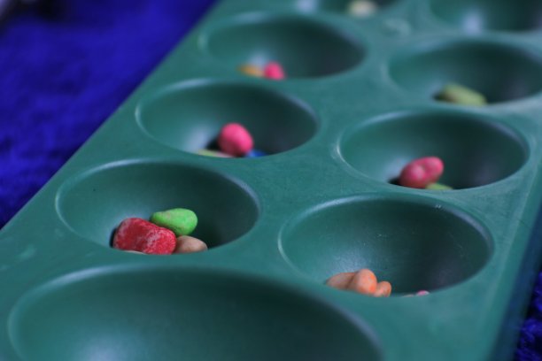 Dakon板是由新的塑料材料和更有吸引力的颜色为今天的孩子图片下载