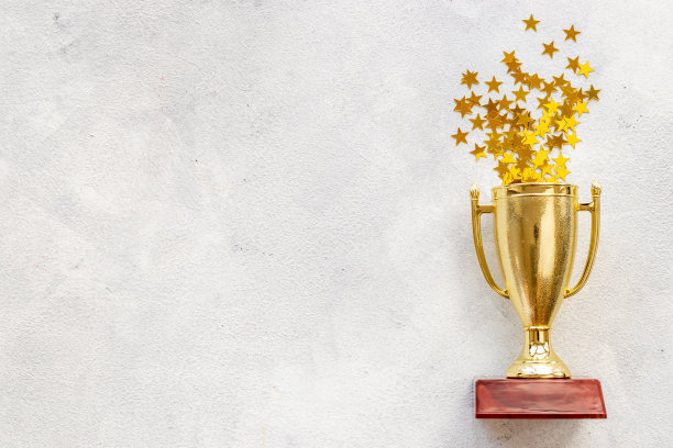 胜利的概念，获胜者金杯和闪亮的星星图片下载