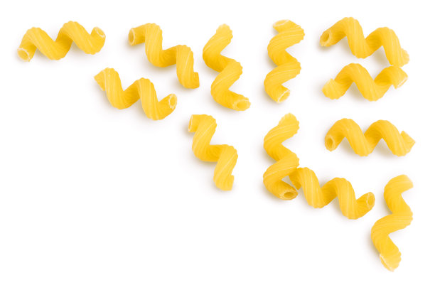 生意大利面cavatappi孤立的白色背景与剪辑路径和全景深。顶部视图与复制空间为您的文本。平的。图片下载