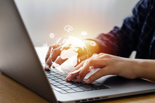 商业人士使用虚拟计算机全球互联网连接元verse。全球商业互联网连接应用技术与数字营销。金融数字链接技术大数据图片下载