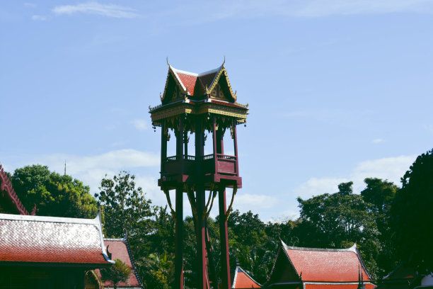 泰国特拉特布帕兰寺的木制钟楼。图片下载