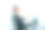自信的女经理站在宽敞的办公室里图片下载