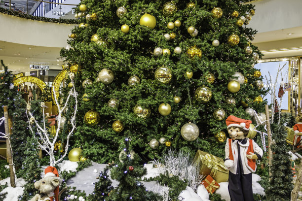 商场里的圣诞树装饰图片下载