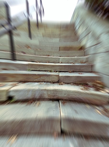 有针孔视觉问题的旧户外台阶图片下载