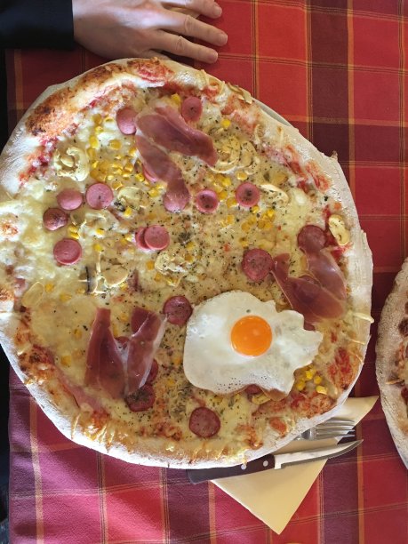 美味披萨俯视图图片下载