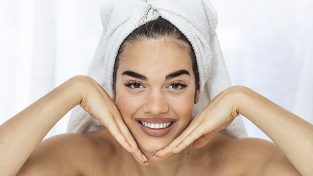 皮肤干净的女孩图片下载