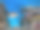 巨大的绿海龟游过珊瑚图片下载
