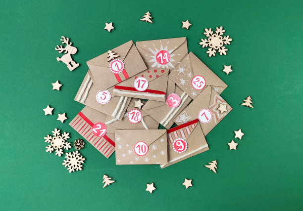 为孩子们手工制作的圣诞降临历。图片下载