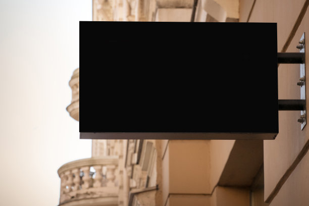 模拟。户外墙上的黑色矩形招牌。商店、商店、咖啡馆、餐厅的招牌图片下载