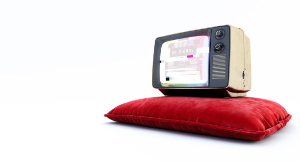 金色电视，红色枕头，白色背景。图片下载