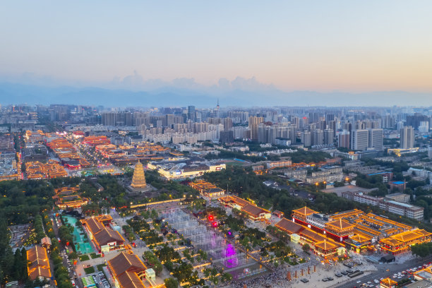 黄昏时分的西安古城图片下载