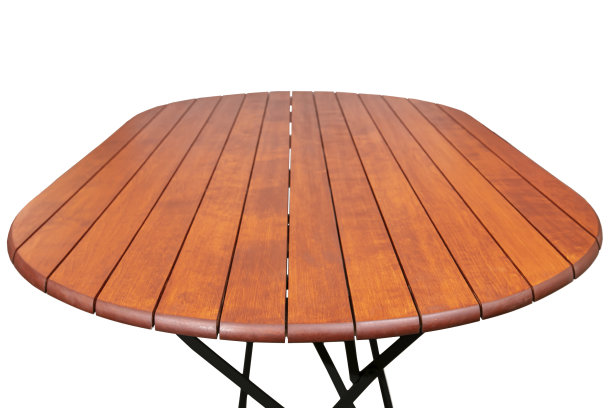 白色背景上有金属腿的圆形木桌。图片下载