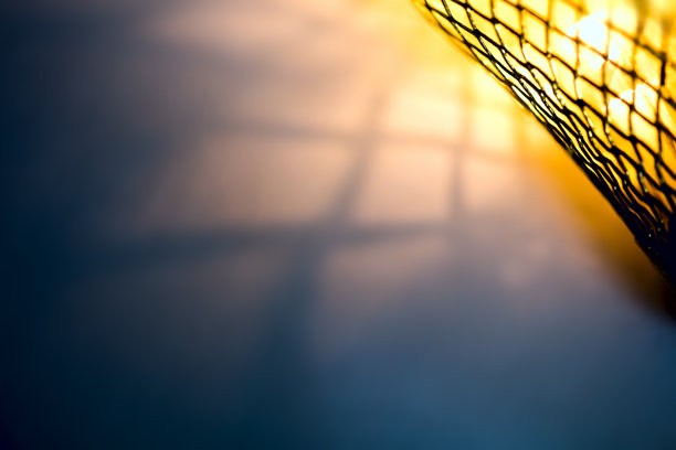 抽象的背景灯光花环灯和阴影创造了一个神奇的心情。主意!节日的背景图片下载