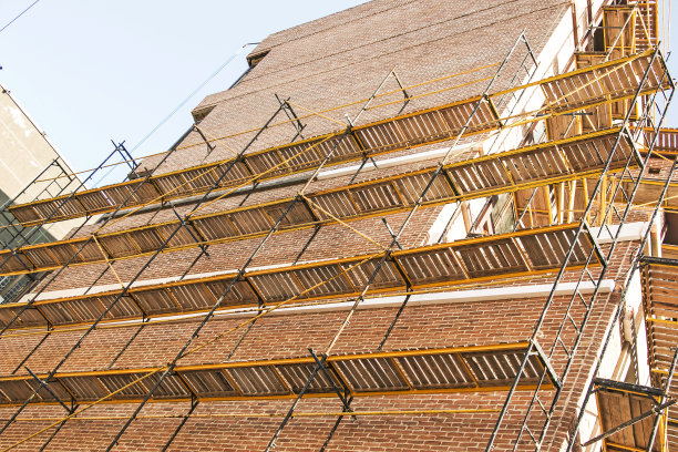 脚手架是在施工过程中用来支撑建筑物结构的临时结构。图片下载