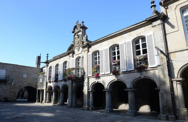 西班牙Pontevedra的Verdura广场(蔬菜广场)的纪念性房屋图片下载