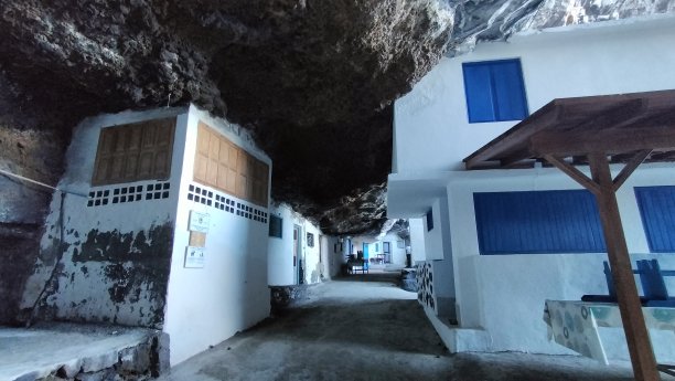 海边山洞中的村庄- Porís de Candelaria -拉帕尔马岛图片下载