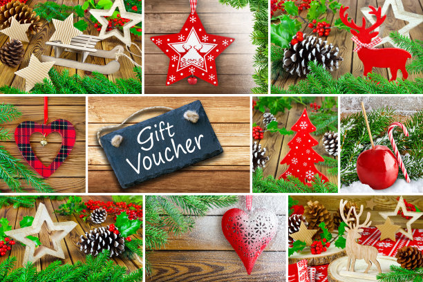 圣诞礼品券和用驯鹿装饰的乡村风格图片下载