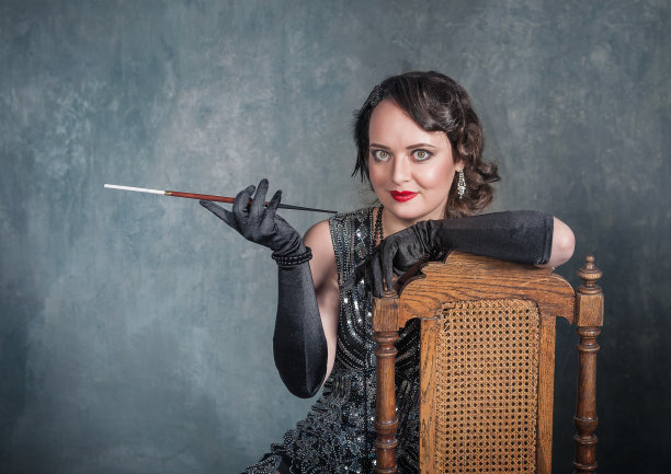 肖像美丽优雅的女人在复古20 - 30风格与面纱图片下载