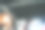 工人用手把隔音材料粘到车顶内侧。汽车隔音安装过程图片下载