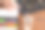 艺术家把画笔蘸到一杯水里图片下载