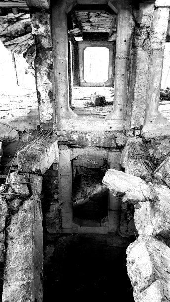 旧建筑低角度视图图片下载