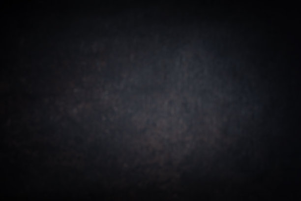 柔软的黑色背景，灰色的光点在中心和肮脏的斑点纹理图片下载
