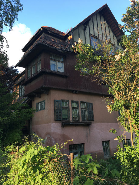 放弃了令人毛骨悚然的房子图片下载