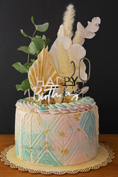 美味的奶油生日蛋糕图片下载