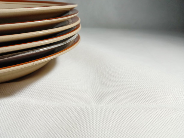 一堆盘子图片下载