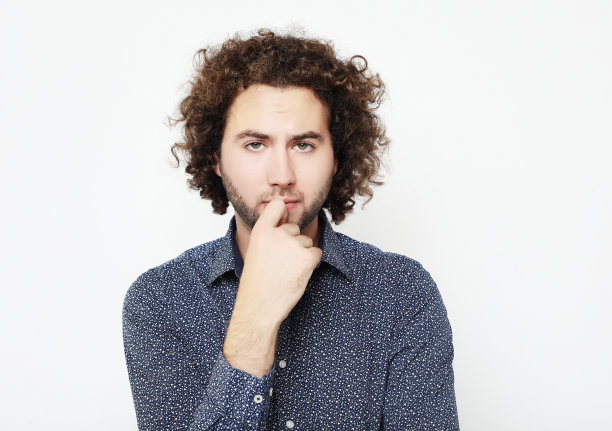 这是一个好奇的家伙的特写图片下载