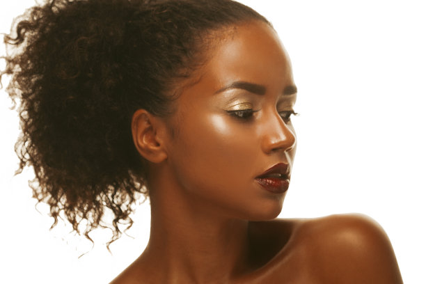 时装工作室肖像一个非凡美丽的非洲裔美国模特图片下载