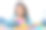 一个小女孩在院子里玩积木图片下载