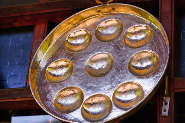 加济安泰普铜艺集市和集市上的工匠图片下载