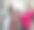 戴医用口罩的女士在挑选浴室垫。图片下载