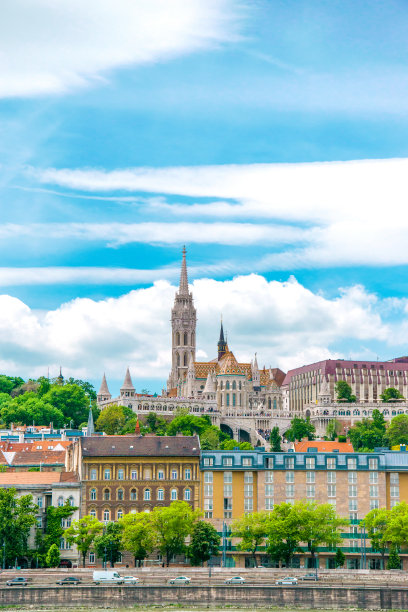 欧洲匈牙利布达佩斯。城市景观的照片。布达城堡和多瑙河。色彩丰富的匈牙利古典建筑和房屋图片下载