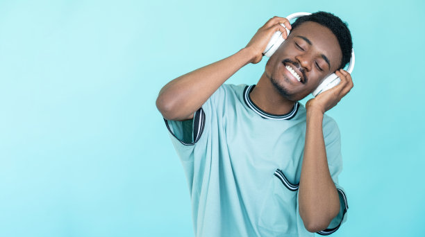 音乐鼓舞幸福人享受时刻图片下载