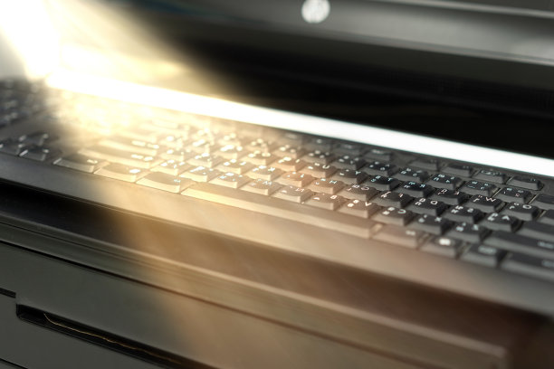 现金抽屉，键盘电脑和阳光图片下载