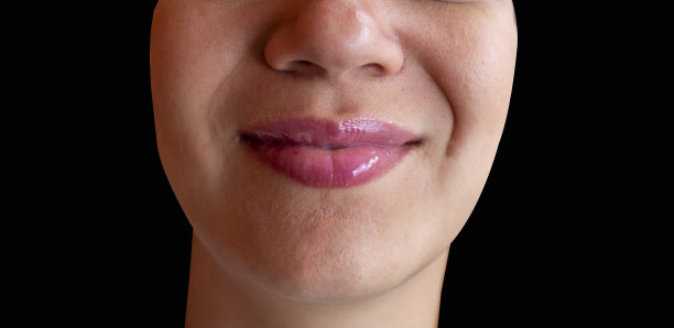 照片美丽的女性嘴唇与口红图片下载