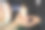 新娘和新郎手里拿着一支蜡烛图片下载