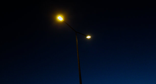 明暗天空图片下载