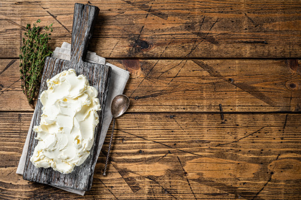 马斯卡朋意大利奶油奶酪。木制背景。前视图。本空间图片下载