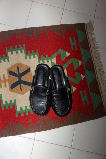 在家-传统-地毯和拖鞋图片下载